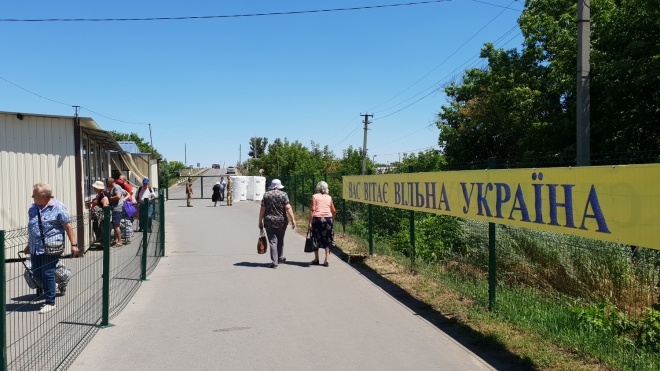 Бойовики «ДНР» знову закрили пункти пропуску через лінію розмежування