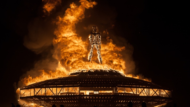 Фестиваль Burning Man — під загрозою закриття. Влада вимагає обшукувати учасників на предмет наркотиків і встановити бетонні огорожі