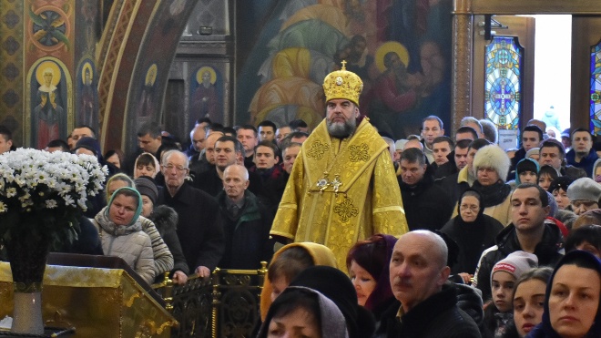 Винницкий митрополит УПЦ (МП) Симеон перешел в Православную церковь Украины. Прихожане его поддержали