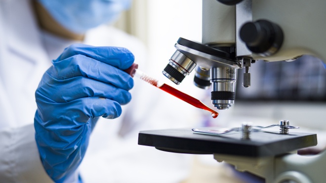 Керівника лабораторії в Дніпрі звільнили за спотворення результатів тестів на коронавірус