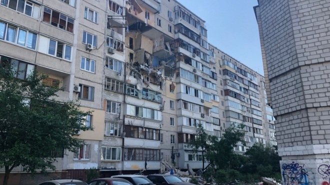 В одной из многоэтажек Киева произошел взрыв, разрушены несколько этажей. Под завалами оказались 3 человека