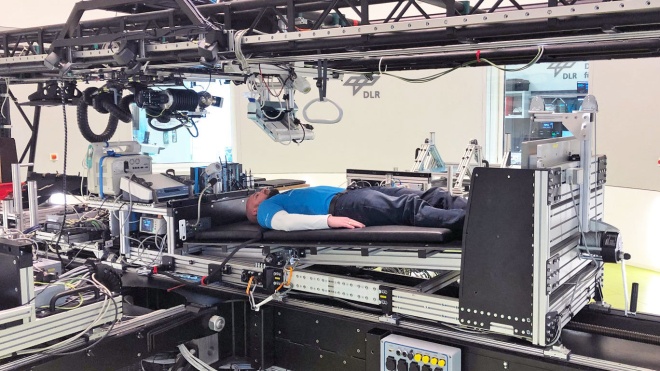 В Германии стартовал эксперимент NASA и ESA. 12 людей два месяца будут лежать в кроватях, а ученые — изучать влияние искусственной гравитации