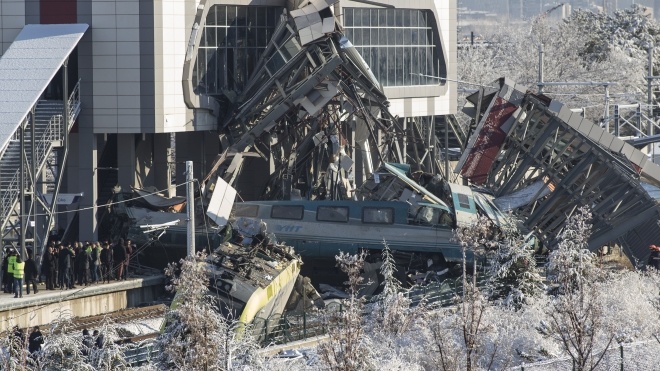 Кількість жертв катастрофи поїзда в Туреччині зросла. Опубліковано відео