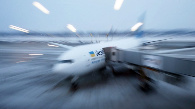 У «Борисполі» затримались понад 20 рейсів авіакомпанії МАУ. Літаки не могли заправити пальним