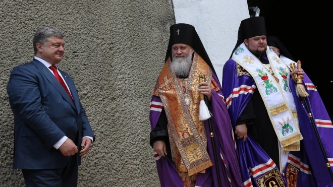 Єпископи УПЦ МП відмовилися зустрічатися з Порошенком в «Українському домі». Вимагають, щоб він прийшов до Києво-Печерської лаври