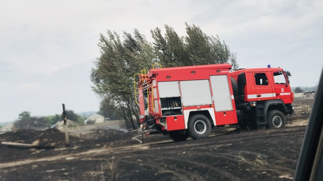 Пожежа на Луганщині: відкритого вогню вже немає, але ще тліють окремі осередки