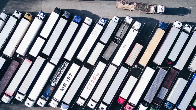 У Києві заборонили транзит вантажівок у години пік через затори