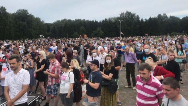 В Минске продолжается массовый митинг кандидата Тихановской. Присутствуют более 7 тысяч человек