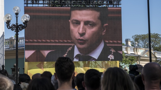 «Первая задача — прекращение огня на Донбассе». Зеленский произнес первую речь на посту президента
