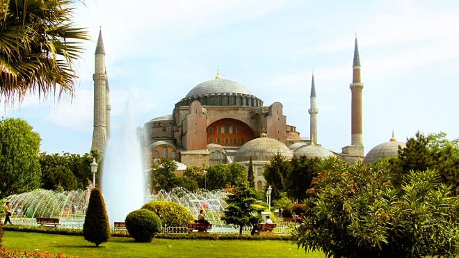 У соборі Святої Софії в Стамбулі вперше за 86 років пройшов намаз. На молитву кликав особисто премʼєр Ердоган