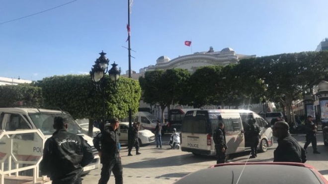 Смертница взорвала себя в центре Туниса. Ранены 8 полицейских