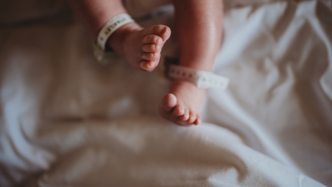 Врачи подтвердили первый случай, когда ребенок заразился коронавирусом в утробе