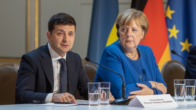 Зеленский признал, что Меркель много сделала для Украины, но он ожидал большего — что Германия поможет оружием