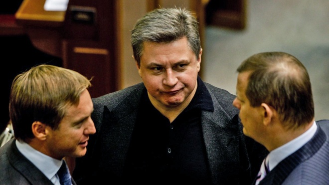 Суд арестовал недвижимость и счета сына Азарова. Его дома в Украине переданы в управление АРМА