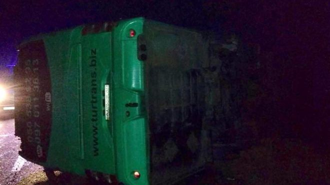 Рейсовый автобус разбился в ДТП во Львовской области. 20 человек пострадали, погиб водитель
