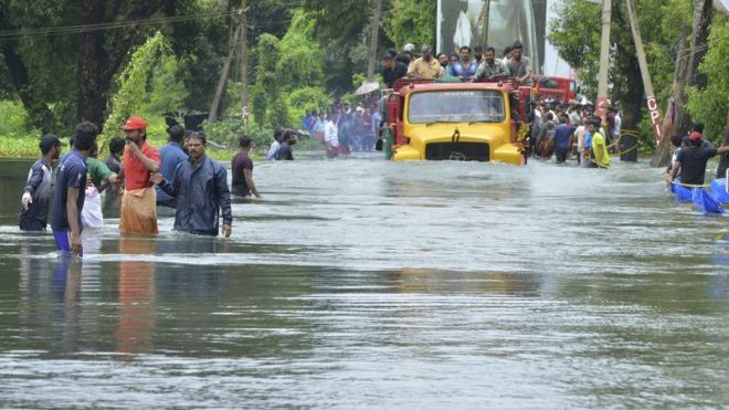 800 тысяч человек стали переселенцами из-за наводнений на юге Индии. Больше 350 погибших
