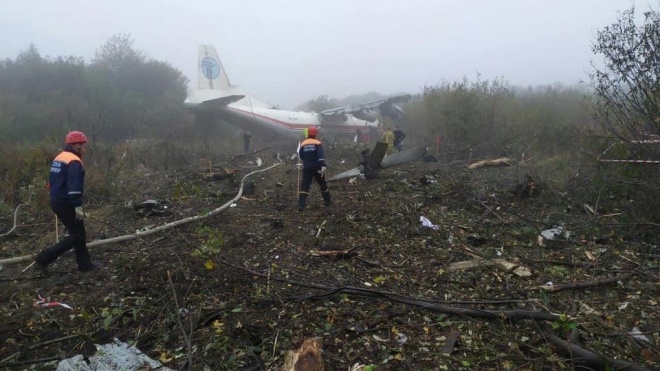 Из-за падения самолета возле Львова погибли 5 человек