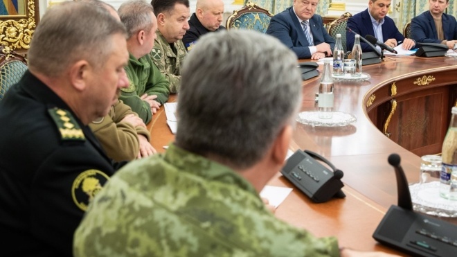 Порошенко созывает заседание Военного кабинета при СНБО из-за эскалации в Азовском море