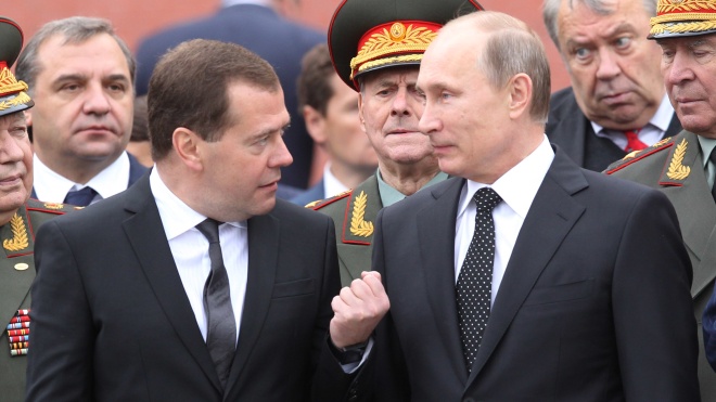 Медведев пожаловался, что Twitter рекомендует подписываться на Навального. Это произошло «с одним его знакомым»