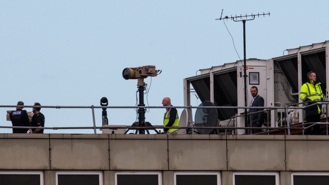 Поліція Великої Британії затримала двох осіб через інцидент з дронами в аеропорту Гатвік