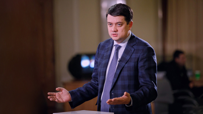 Издание «РБК-Украина» спросило у спикера парламента Дмитрия Разумкова о Саакашвили, Ермаке, Зеленском, Коломойском и Ахметове. Вот что он сказал — в одном абзаце