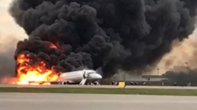 У російському «Шереметьєво» приземлився палаючий літак. Загинули люди