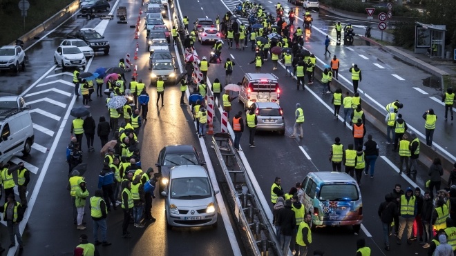 У Парижі нові сутички поліції і «жовтих жилетів»