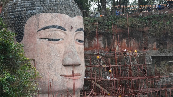 У Китаї завершують реставрацію найбільшої в світі статуї Будди. Ось як це виглядає