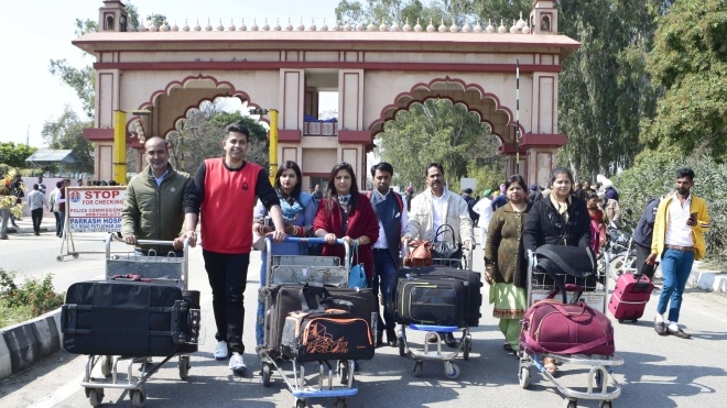Тисячі туристів застрягли в аеропортах Азії через рішення Пакистану закрити свій повітряний простір
