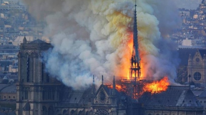 Пожар в соборе Парижской Богоматери: на eBay продавали угли и футболки — это вызвало волну возмущения в соцсетях