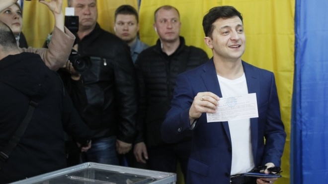 Зеленский проголосовал с нарушением закона. Полиция проверит демонстрацию бюллетеня 
