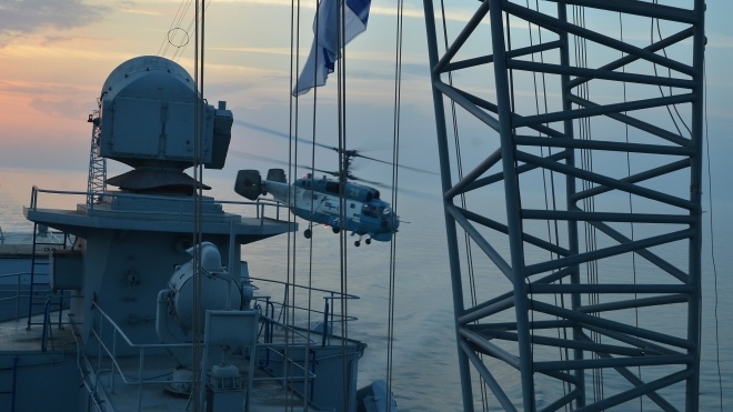 СБУ: Россия обстреляла украинские корабли ракетами из вертолета и истребителя