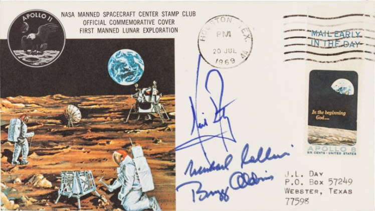 Конверт з автографами Ніла Армстронга, Базза Олдріна і Майкла Коллінза.