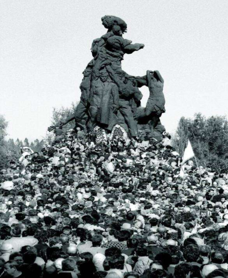 Открытие памятника советским гражданам и военнопленным, 2 июля 1976 года.