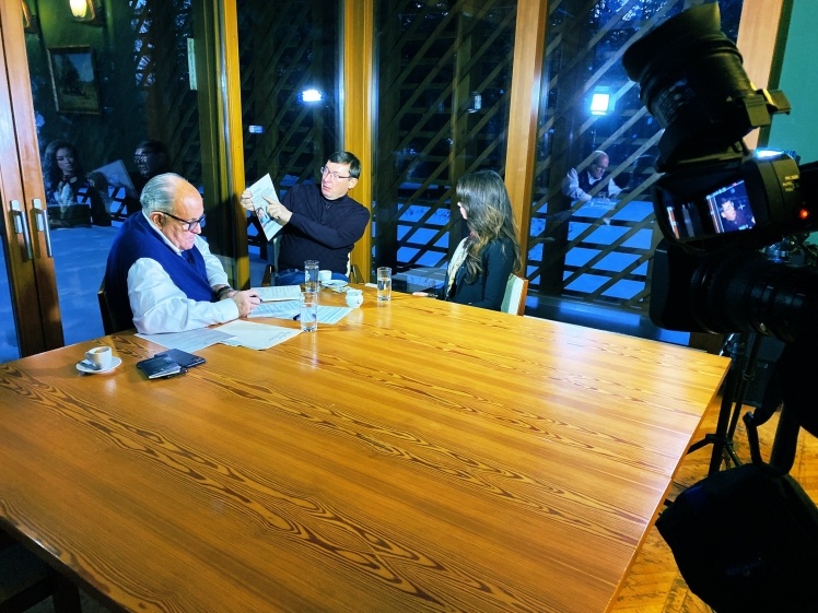 Джуліані і Луценко під час інтерв'ю в Будапешті 3 грудня.