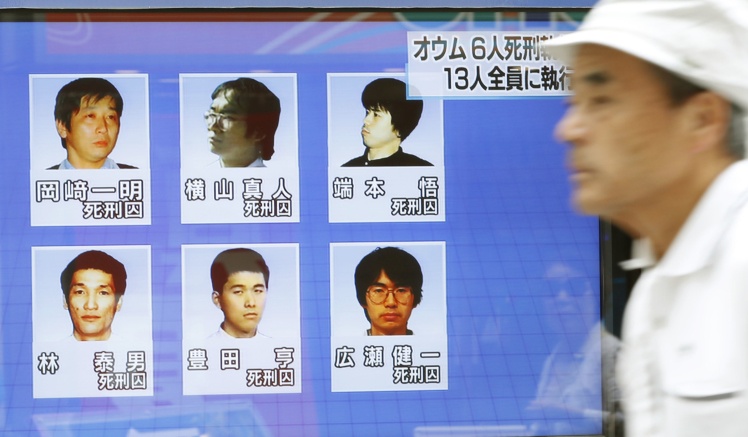 6 колишніх членів «Аум Сінрікьо», що були страчені.