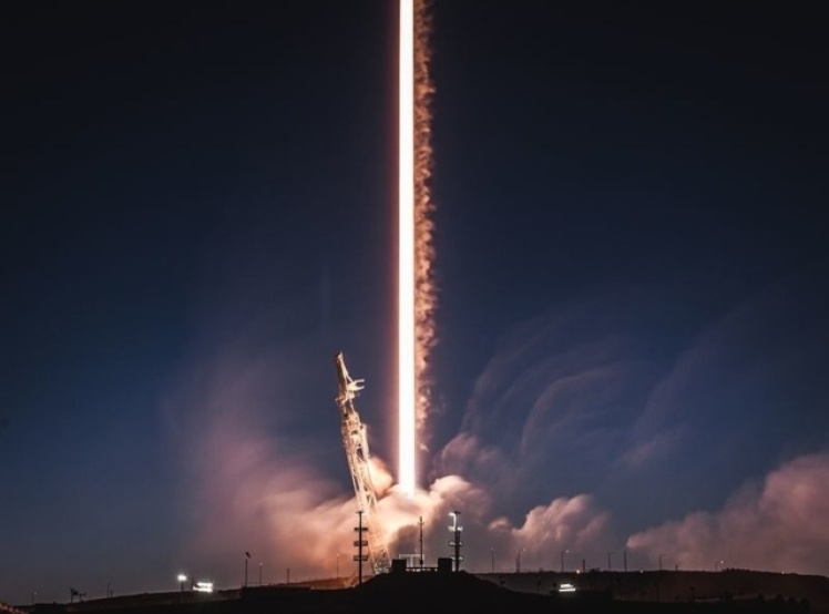 Успіхи компанії SpaceX. Компанія Ілона Маска в 2018 році зробила кілька успішних запусків ракет, а також були запущені радіолокаційний супутник і два супутники Starlink.