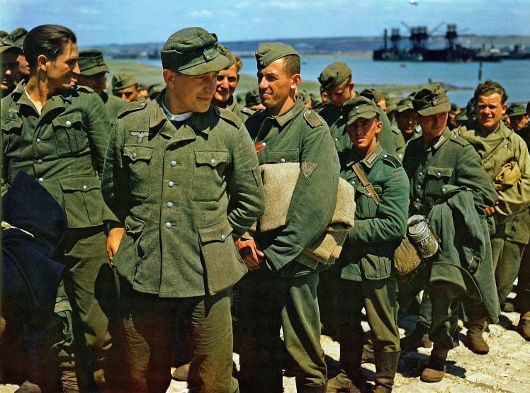 Німецькі військовополонені, доставлені в Британію після успішної висадки в Нормандії, червень 1944 року.