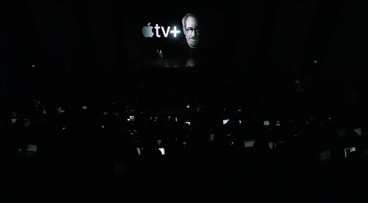 На сервисе Apple TV+ будет эксклюзивный видеоконтент от известных режиссеров, актеров и телеведущих.