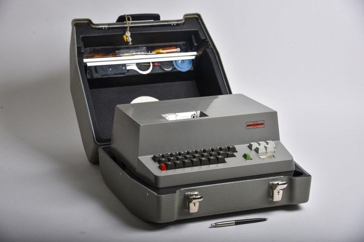 Электронное шифровальное устройство H-460, разработанное Crypto AG в конце 1970-х под руководством спецслужб.