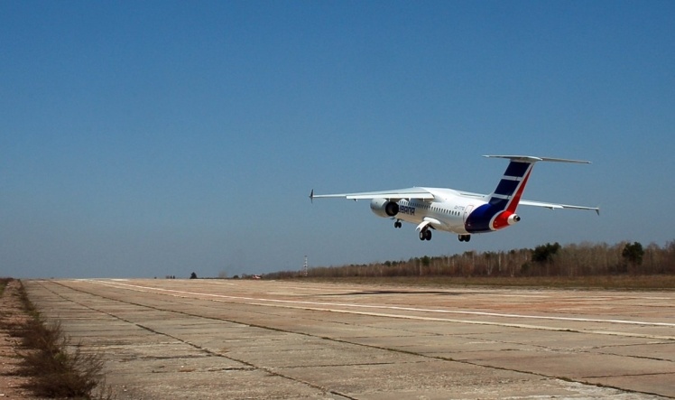 Ан-158 является дальнейшим развитием Ан-148. Он рассчитан на большее количество пассажиров (до 89) и перевозку груза на более дальние расстояния.