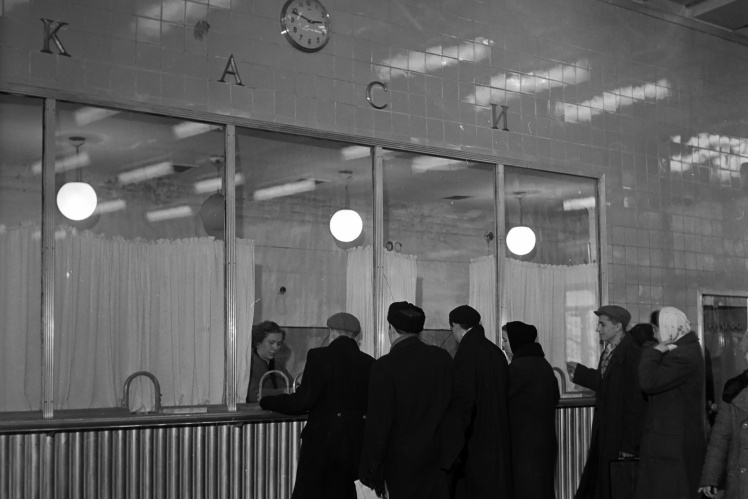 Каси станції «Дніпро» Київського метрополітену, 1960 рік.