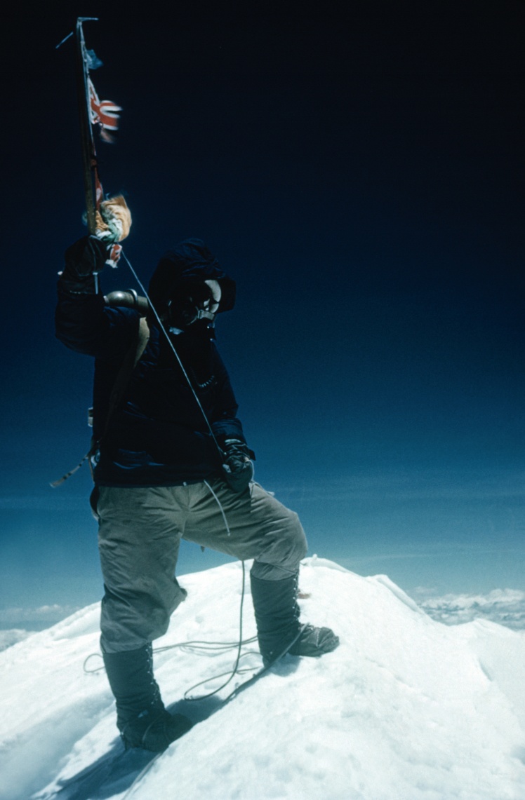 Тенцинг Норгей на вершині Евересту, Непал, 29 травня 1953 року.