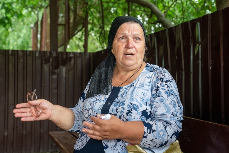 Надежда, мать погибшего возле Донецкого аеропорта Дениса Поповича. Год назад она перестала ходить в УПЦ МП из-за конфликта с отцом Николаем.