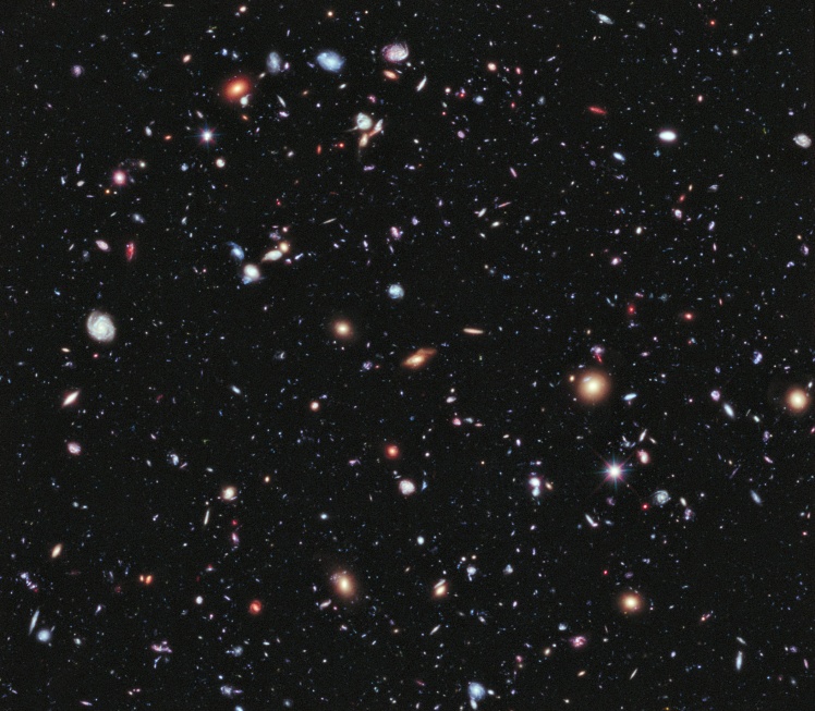 Снимок участка неба Hubble Deep Field 2012 года.