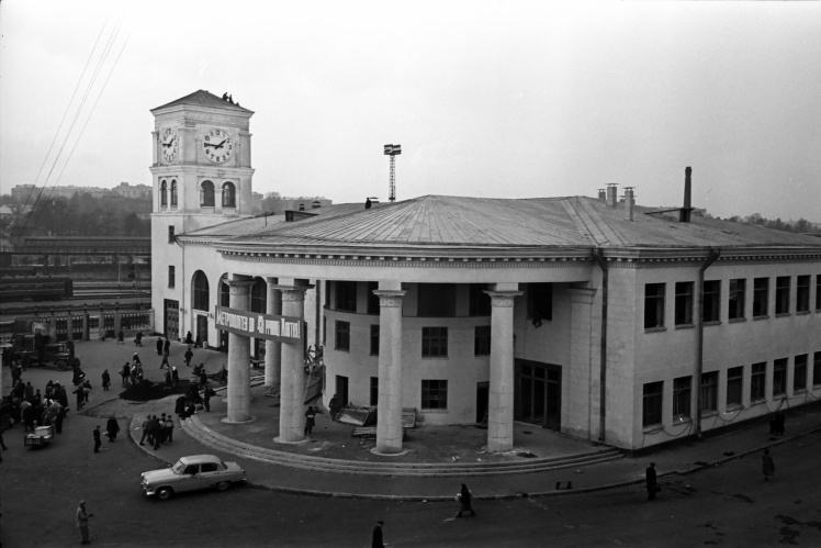 Будівля станції «Вокзальна» Київського метрополітену, листопад 1960 року.