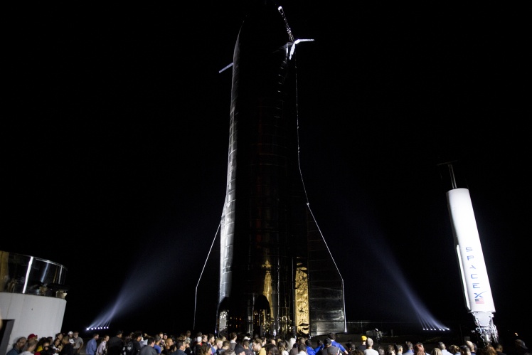 Прототип ракеты-носителя космического корабля SpaceX на стартовой площадке в округе Камерон, штат Техас, 28 сентября 2019 года.