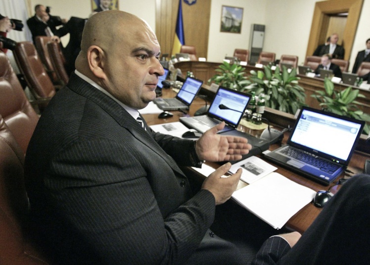 У 2010 році Микола Злочевський обіймав посаду міністра екології та природних ресурсів в уряді Миколи Азарова. У квітні 2012 року його замінили на Едуарда Ставицького.