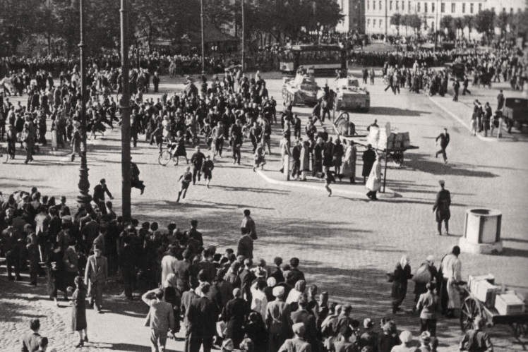 Радянські танки на вулицях Риги, 17 червня 1940 року.