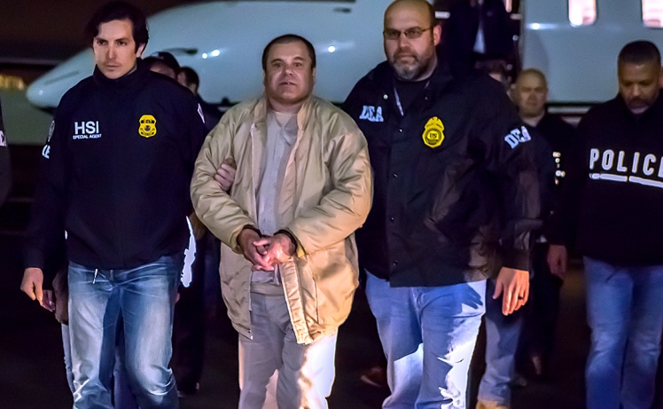 Ель Чапо прибув під вартою до США після екстрадиції з Мексики. 19 січня 2017 року.